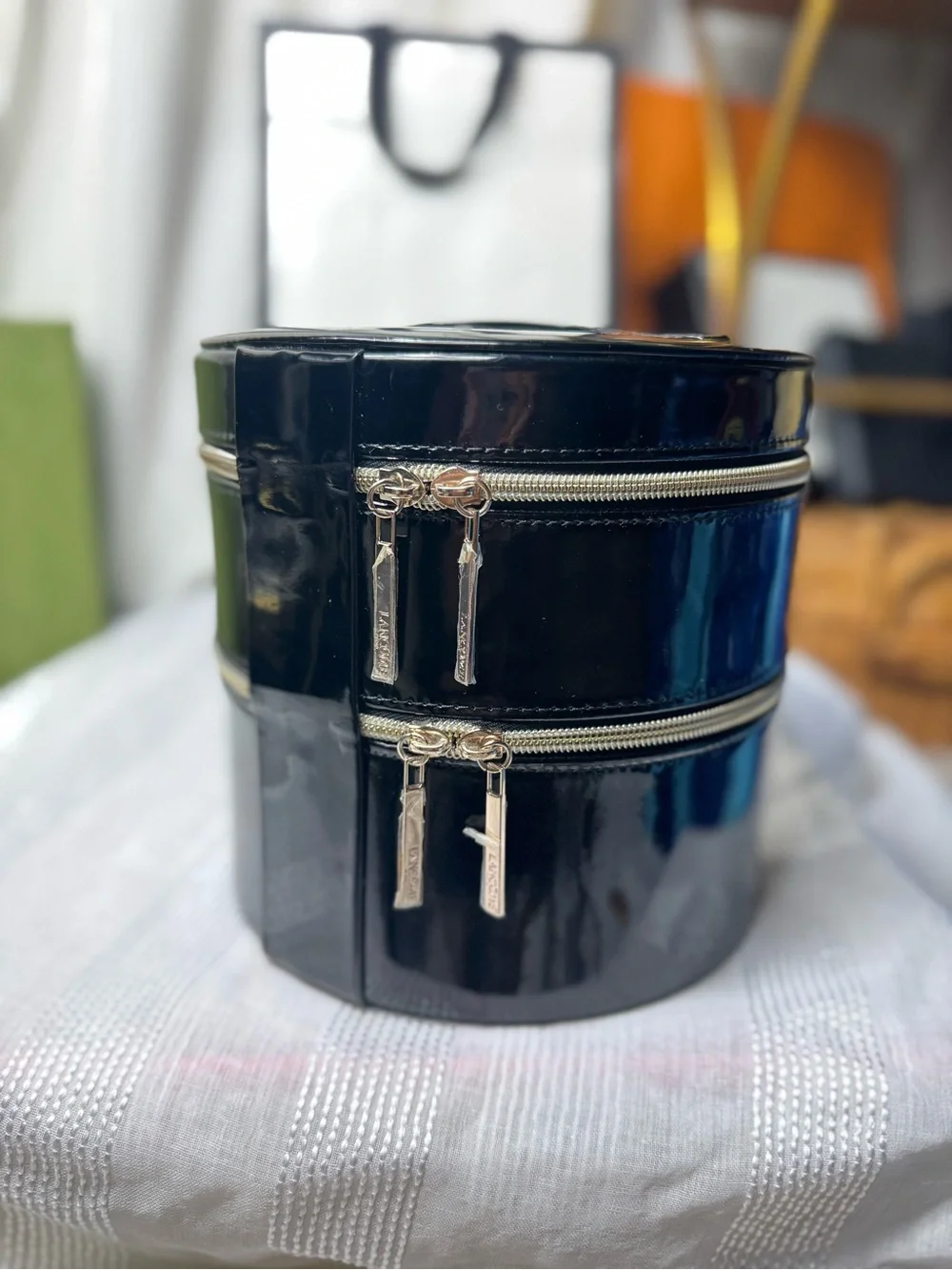 N/A sleek glossy